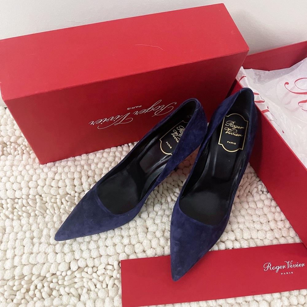 Roger vivier navy suede high-heel shoes

Size 37.5